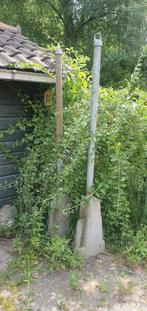 2 ijzerenpalen met oog op betonnen voet, Tuin en Terras, Overige Tuin en Terras, Ophalen, Gebruikt