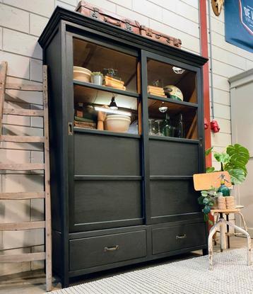 Vintage/Industriële zwarte schoolkast, Brocante buffetkast  beschikbaar voor biedingen