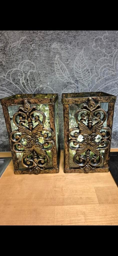 2 gouden Barok vintagelook gietijzer/glas windlichten set, Huis en Inrichting, Woonaccessoires | Kandelaars en Kaarsen, Nieuw