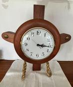 vintage wandklok of standen op hardhout, Antiek en Kunst, Ophalen of Verzenden