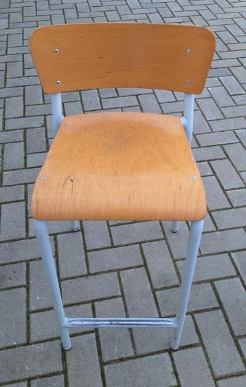 Vintage hoge schoolstoel kruk barkruk beschikbaar voor biedingen