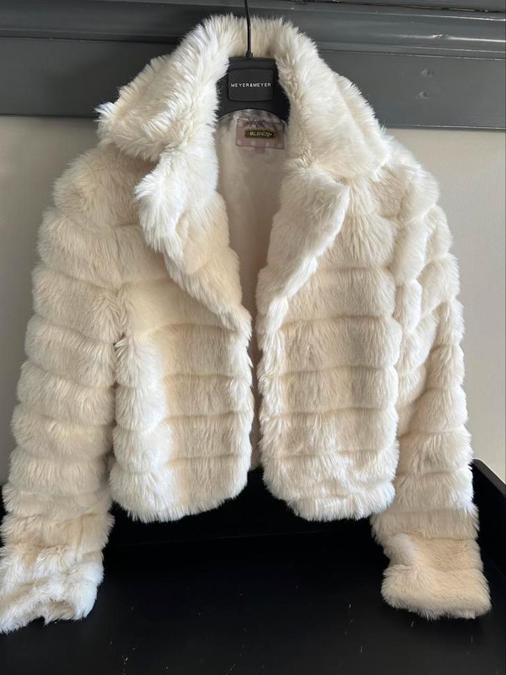 Heerlijk warm fake-fur kort jasje Blend maat s/m, Kleding | Dames, Jassen | Winter, Zo goed als nieuw, Maat 36 (S), Wit, Ophalen of Verzenden