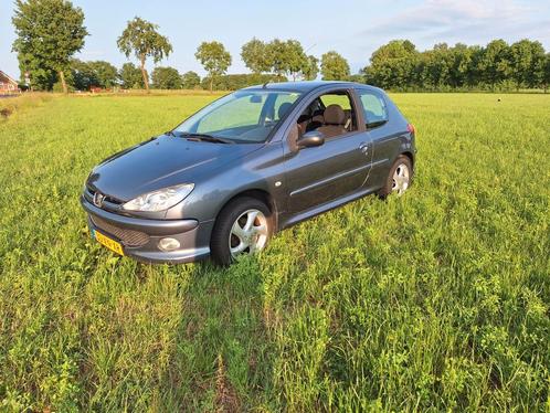 Peugeot 206 1.4 2007 5-deurs apk tot 18 04 26 airco, Auto's, Volkswagen, Bedrijf, Polo, ABS, Airbags, Bluetooth, Boordcomputer