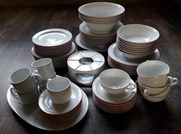 Retro 80-er jaren Seltmann Weiden servies wit met roze rand beschikbaar voor biedingen