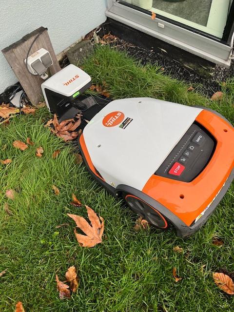 STIHL Robotmaaier iMow5, Tuin en Terras, Robotmaaiers, Zo goed als nieuw, Meer dan 25 cm, Met regensensor, Bestuurbaar via app