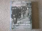 Den Haag in de jaren 1919-1940 / Maarten van Doorn (2002), Boeken, Ophalen of Verzenden, 20e eeuw of later, Gelezen