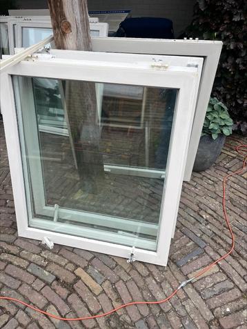 11 ramen met glas beschikbaar voor biedingen