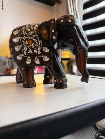 Vintage Handgemaakte Houten Olifant beschikbaar voor biedingen