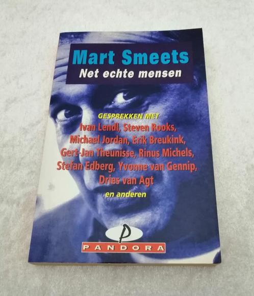 Net echte mensen  Mart Smeets  Net echte mensen. Deze pocket, Boeken, Sportboeken, Gelezen, Ophalen of Verzenden