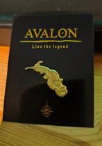 Toverland pin Avalon - Live the legend, Verzamelen, Speldjes, Pins en Buttons, Verzenden, Nieuw