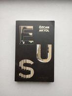 Eus - Özcan Akyol, Boeken, Ophalen of Verzenden, Gelezen