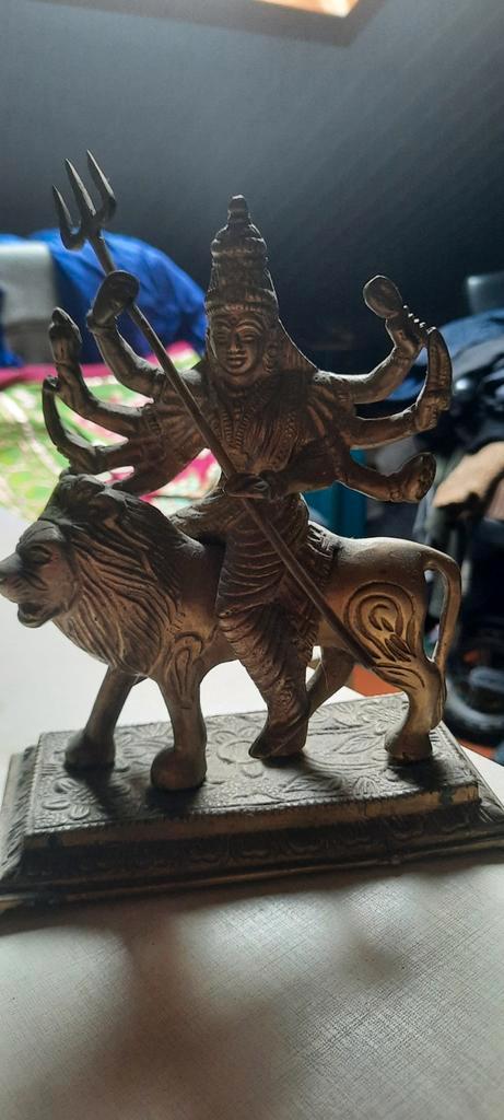 Bronzen beeld van Durga op een leeuw, Antiek en Kunst, Kunst | Beelden en Houtsnijwerken, Ophalen of Verzenden