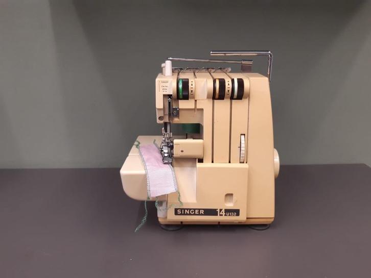 Singer 14U132, Hobby en Vrije tijd, Naaimachines en Toebehoren, Gebruikt, Lockmachine, Singer, Verzenden