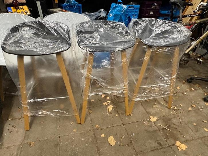 HAY barkruk AAS32, zwart eiken, 3 st NIEUW, Huis en Inrichting, Barkrukken, Nieuw, 60 tot 90 cm, Hout, Kunststof, 3 krukken, Ophalen
