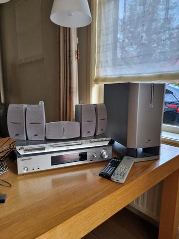 Versterker, subwoofer en DVD speler beschikbaar voor biedingen