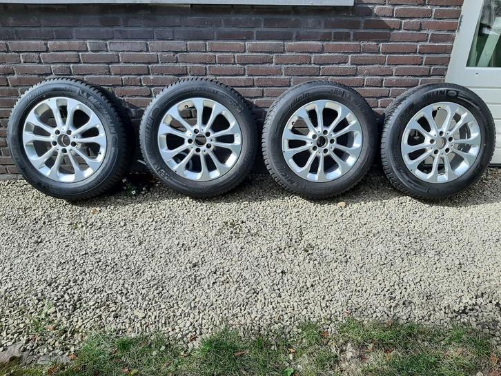 Mercedes lichtmetalen velgen met winterbanden, Auto-onderdelen, Banden en Velgen, Velg(en), Winterbanden, 17 inch, 215 mm, Personenwagen