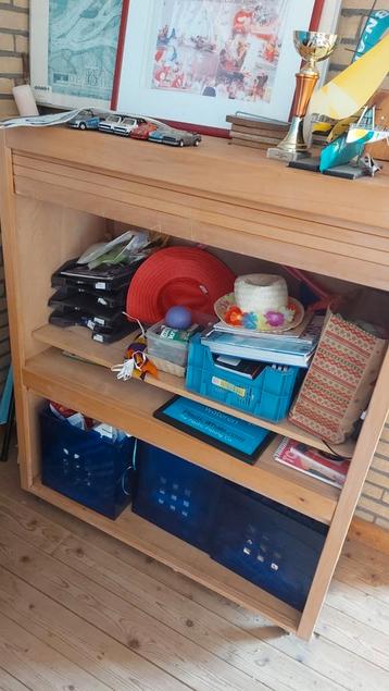 rolluikkast op wieltjes beschikbaar voor biedingen
