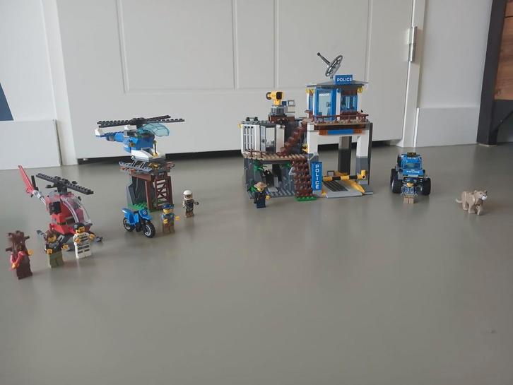 Lego city bergpolitie 60174, Kinderen en Baby's, Speelgoed | Duplo en Lego, Zo goed als nieuw, Ophalen