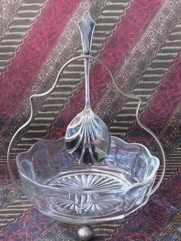 Mooie antieke Engelse schaal van glas en silverplate 27 cm. beschikbaar voor biedingen