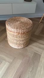 Leuk rotan poefje / bijzettafeltje van de intratuin, Ophalen, Zo goed als nieuw, Rond, Minder dan 50 cm