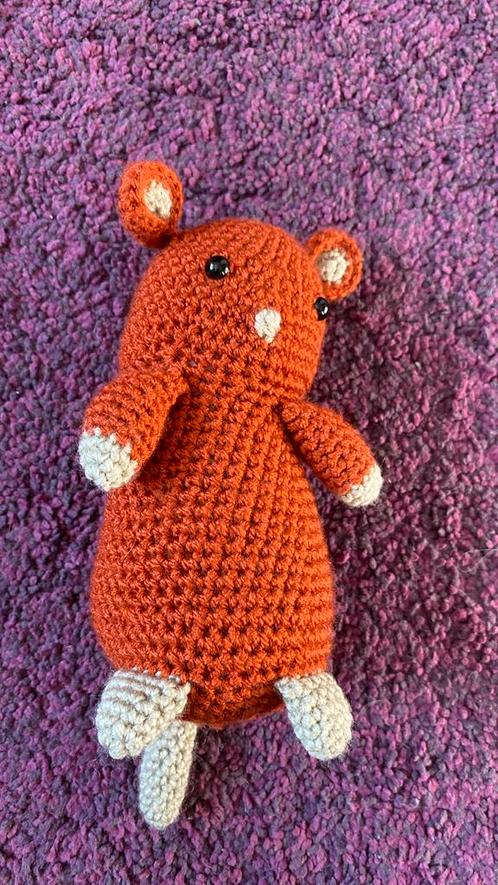 Roodbruin muisje knuffel, Hobby en Vrije tijd, Breien en Haken, Zo goed als nieuw, Haken, Overige typen, Ophalen of Verzenden