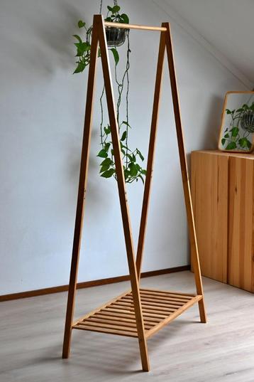 Kledingrek hout beschikbaar voor biedingen