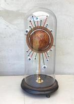 Antieke stolp met unieke decoratie, Ophalen