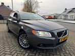 Volvo V70 2.0 Kinetic [bj 2009] Airco|Trkhaak|Leer, Auto's, Voorwielaandrijving, Gebruikt, Handgeschakeld, Euro 4