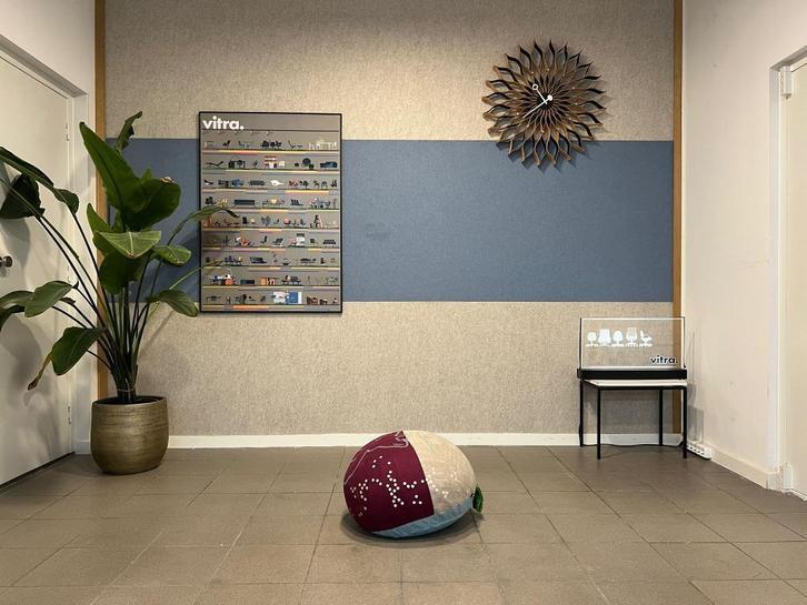Vitra | Hella Jongerius | Bovist Poef | 1x, Huis en Inrichting, Banken | Voetenbanken en Poefen, Gebruikt, 50 tot 75 cm, 50 tot 75 cm