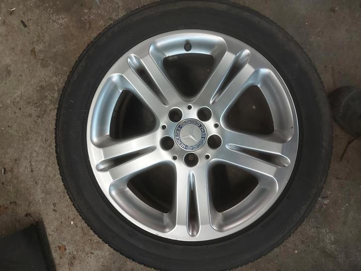 Originele Mercedes-Benz velgen 17 inch met banden – 8Jx17 ET, Auto-onderdelen, Banden en Velgen, Zomerbanden, 17 inch, 205 mm