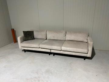 Stijlvolle beige bank in zeer goede staat! beschikbaar voor biedingen