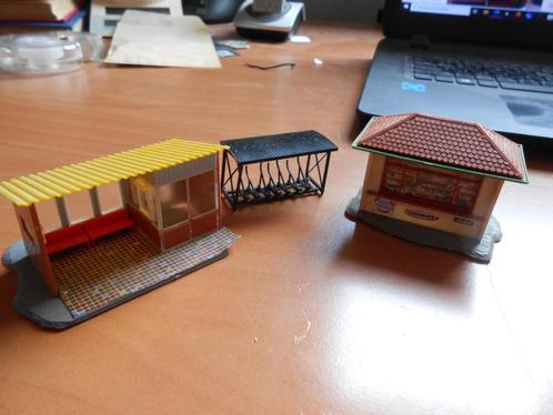 modelspoor HO kiosk, bushalte en fietsenrek, Hobby en Vrije tijd, Modeltreinen | H0, Gebruikt, Brug, Tunnel of Gebouw, Gelijkstroom of Wisselstroom