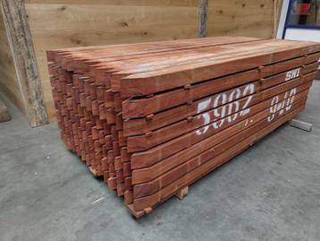 Hardhouten palen geschaafd schuttingspalen 68x68 mm beschikbaar voor biedingen
