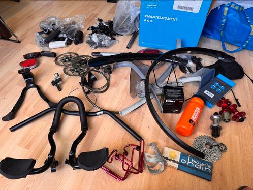 1 doos en 1 tas aan fietsonderdelen!!, Fietsen en Brommers, Fietsonderdelen, Zo goed als nieuw, Algemeen, Ophalen of Verzenden