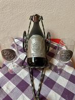 Fles rode wijn in houder met 2 glazen, Ophalen of Verzenden, Gebruikt, Rode wijn, Vol