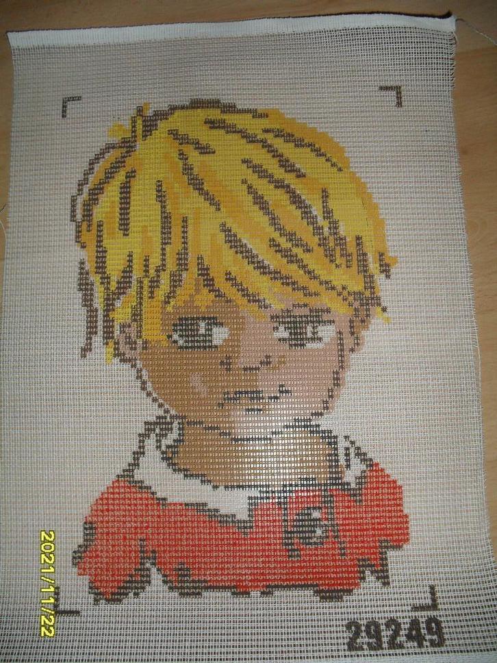 NIEUW Voorbedrukt stramien Jongen in rode trui 3. Ook DMC, Hobby en Vrije tijd, Borduren en Borduurmachines, Nieuw, Onderdeel of Toebehoren