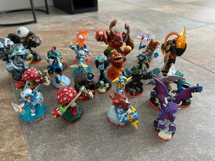 Skylanders Giants 21 Karakters + Portaal, Spelcomputers en Games, Games | Nintendo Wii, Zo goed als nieuw, Avontuur en Actie, 2 spelers