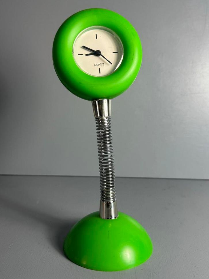 Groene Retro Tafelklok, Huis en Inrichting, Woonaccessoires | Klokken, Gebruikt, Wekker of Tafelklok, Analoog, Ophalen of Verzenden