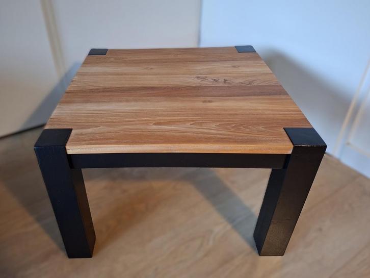 Bijzettafel/ salontafel zwart met teak, Huis en Inrichting, Tafels | Salontafels, Gebruikt, Minder dan 50 cm, 50 tot 100 cm, 50 tot 100 cm