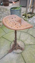 Kruk op zwaar onderstel. Tractorzitting, Ophalen, Gebruikt, Metaal