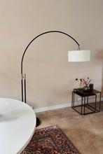 Staande lamp, booglamp met witte linnen kap van Made, Huis en Inrichting, Lampen | Vloerlampen, Ophalen, Zo goed als nieuw, 150 tot 200 cm
