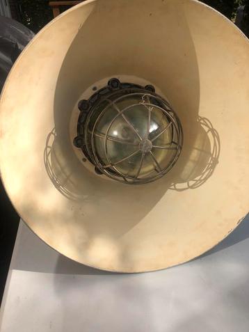 Industriële hanglampen, vintage 2 stuks beschikbaar voor biedingen