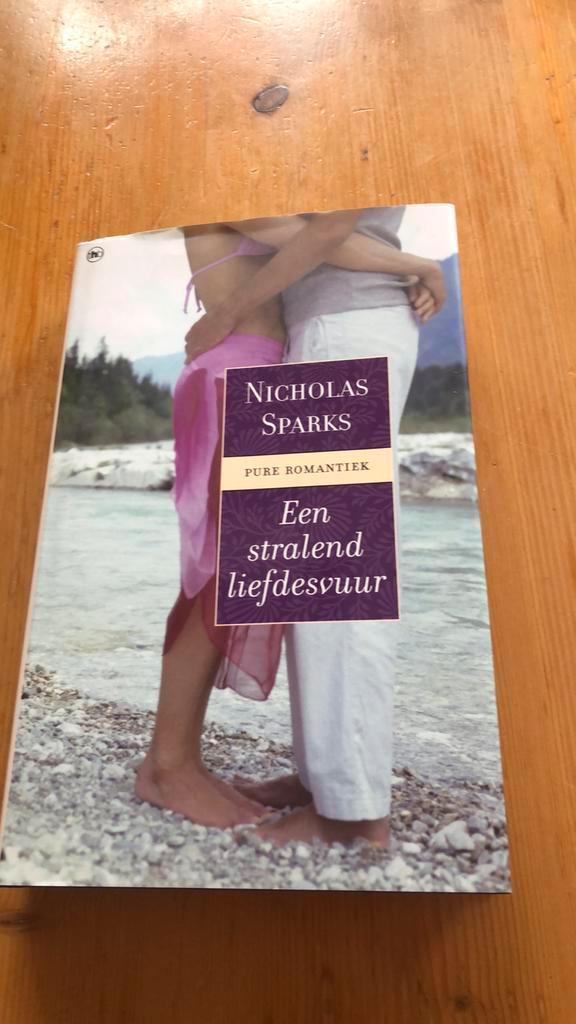Een stralend liefdesvuur - Nicholas Sparks, Boeken, Romans, Nieuw, Nederland, Ophalen of Verzenden