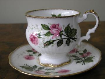 Kop en Schotel, Elisabethan, Rose roos, nr 3299, porselein beschikbaar voor biedingen