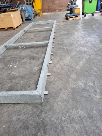 Groot verzinkt koker frame beschikbaar voor biedingen