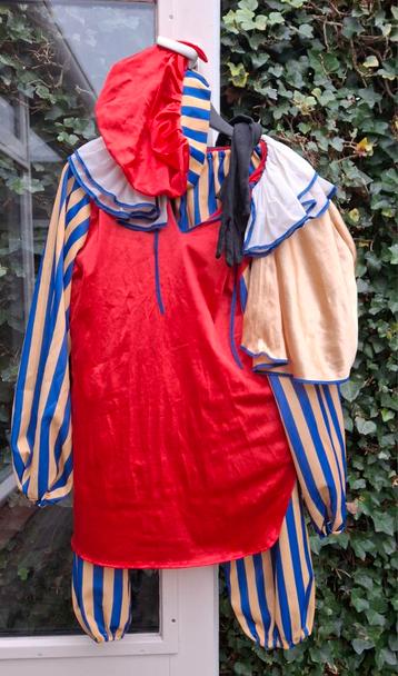 2 Pietenpakken Maat M + Muts & Handschoenen beschikbaar voor biedingen