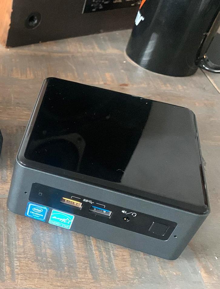Intel NUC computer, Computers en Software, Desktop Pc's, Zo goed als nieuw, 2 tot 3 Ghz, SSD, 8 GB, Met videokaart, Ophalen