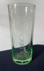 Groen hoog glas van Bacardi met verzwaarde bodem. H.14,5 cm., Ophalen of Verzenden, Zo goed als nieuw, Borrel- of Shotglas