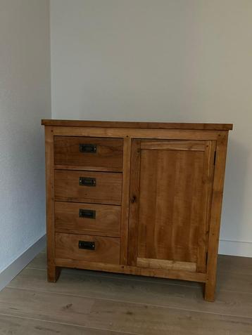 Teakhouten kastje te koop beschikbaar voor biedingen