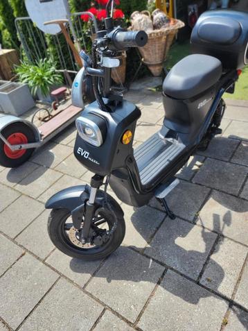 Evo max eu  met blauw kenteken.  beschikbaar voor biedingen